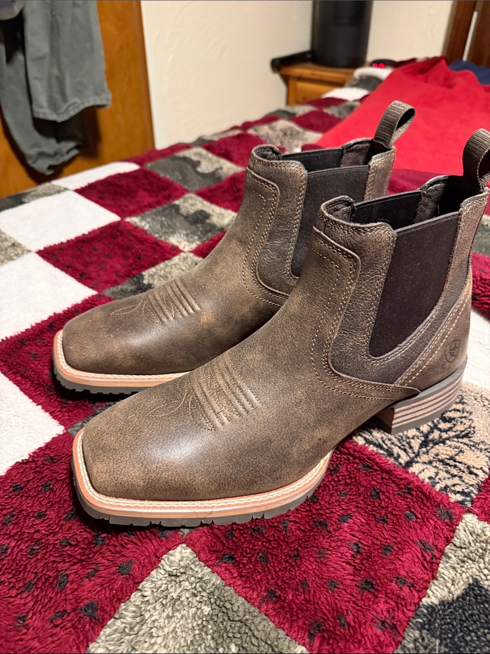 Men’s Ariat 10D hybrid lowboy Chelsea boots